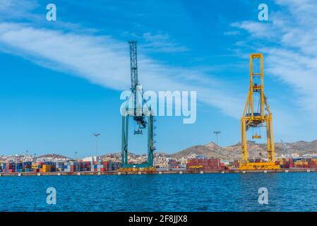 CARTAGENA, SPANIEN, 19. JUNI 2019: Blick auf den Hafen von Cartagena in Spanien Stockfoto