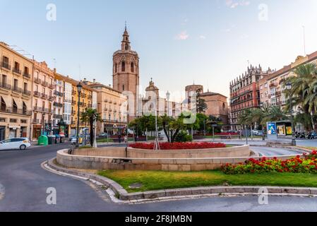 VALENCIA, SPANIEN, 18. JUNI 2019: Kathedrale in Valencia von der Plaza de la Reina aus gesehen Stockfoto