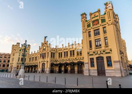 VALENCIA, SPANIEN, 18. JUNI 2019: Blick auf den Bahnhof Estacio del Nord in Valencia, Spanien Stockfoto