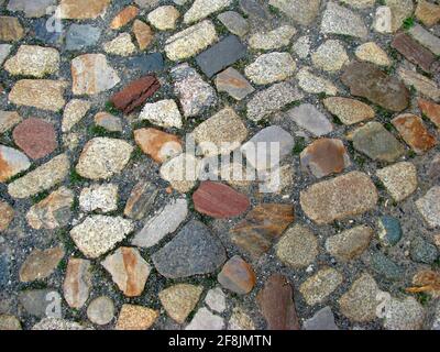 Nahaufnahme eines alten bunten Pflasterpflasters in Quedlinburg Stockfoto