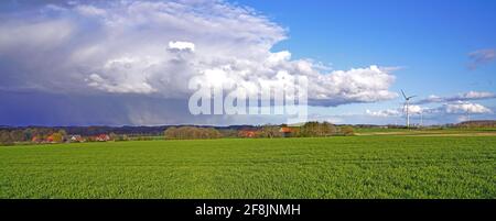 Sturmfront überwindet Land, Sturm nähert sich in der Nähe von billerbeck deutschland Stockfoto