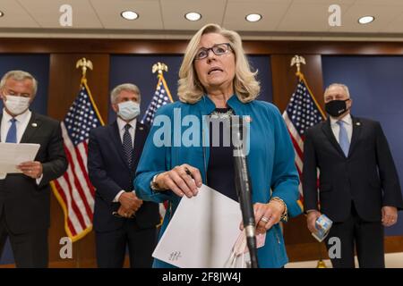 Washington, Usa. April 2021. Rep. Liz Cheney (R-WY) spricht auf der Pressekonferenz im US Capitol in Washington, DC am Dienstag, dem 13 2021. April. Die republikanischen Mitglieder des Repräsentantenhauses sprachen über ihre jüngste Reise an die Südgrenze und den Aufstieg von Kindern am Grenzübergang in die Vereinigten Staaten. Foto von Tasos Katopodis/UPI Credit: UPI/Alamy Live News Stockfoto