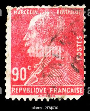 MOSKAU, RUSSLAND - 7. OKTOBER 2019: Die in Frankreich gedruckte Briefmarke zeigt Marcelin Berthelot (1827-1907), Chemikerin und Schriftstellerin, Personnage-Serie, 90 Französisch Stockfoto