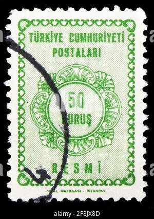 MOSKAU, RUSSLAND - 7. OKTOBER 2019: Briefmarke gedruckt in der Türkei zeigt auf Service, Serie, 50 Türkischer kurus, um 1964 Stockfoto