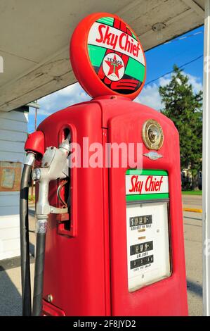 Dwight, Illinois, USA. Ein Schritt zurück in die Zeit ruht in der Full-Service-Tankstelle entlang der alten Route 66 Autobahn. Stockfoto