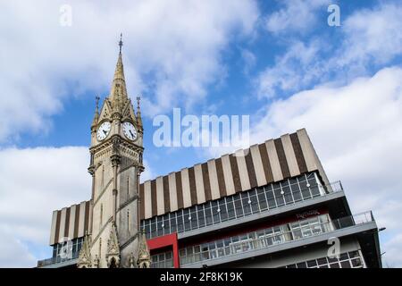 LEICESTER, ENGLAND- 3. April 2021: Foto des Uhrturms des Leicester Haymarket Memorial Stockfoto