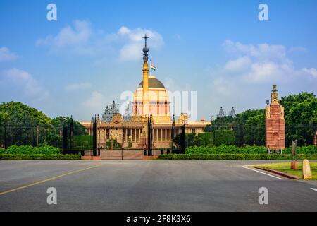 Die Rashtrapati Bhavan 'Presidential Residence', früher 'Viceroy's House'. Die offizielle Heimat des Präsidenten befindet sich am westlichen Ende von Rajpath Stockfoto