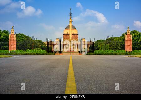 Die Rashtrapati Bhavan 'Presidential Residence', früher 'Viceroy's House'. Die offizielle Heimat des Präsidenten befindet sich am westlichen Ende von Rajpath Stockfoto