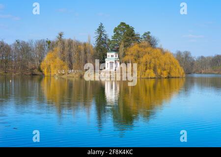 Sophia Nationalpark im Frühling bei Sonnenuntergang. Berühmtes Touristenziel. Uman, Ukraine Stockfoto