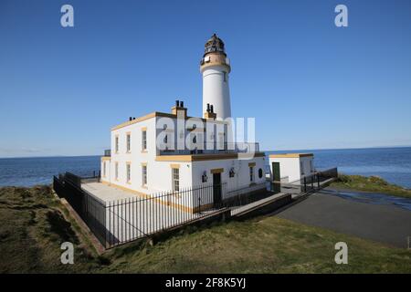 Schottland, Ayrshire Turnberry Lighthouse. 12 Apr 2021.der ikonische Leuchtturm auf dem Turnberry Golf Course mit beeindruckender Aussicht über den Firth of Clyde Stockfoto