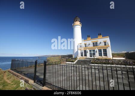 Schottland, Ayrshire Turnberry Lighthouse. 12 Apr 2021.der ikonische Leuchtturm auf dem Turnberry Golf Course mit beeindruckender Aussicht über den Firth of Clyde Stockfoto