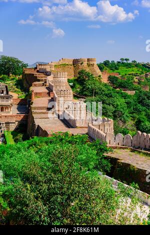 Kumbhalgarh Fort Wände sind zweitlängste Wand in der Welt, die eine Länge von 36 km um die Peripherie erstreckt. Es ist ein Weltkulturerbe, das in enthalten ist Stockfoto