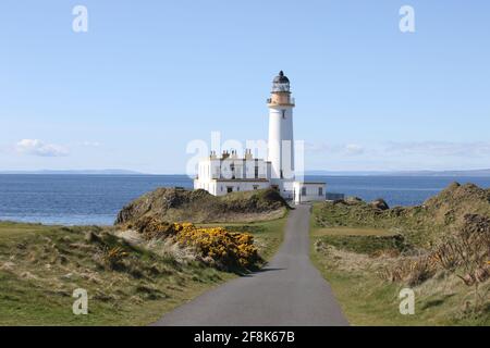 Schottland, Ayrshire Turnberry Lighthouse. 12 Apr 2021.der ikonische Leuchtturm auf dem Turnberry Golf Course mit beeindruckender Aussicht über den Firth of Clyde Stockfoto