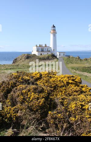 Schottland, Ayrshire Turnberry Lighthouse. 12 Apr 2021.der ikonische Leuchtturm auf dem Turnberry Golf Course mit beeindruckender Aussicht über den Firth of Clyde Stockfoto