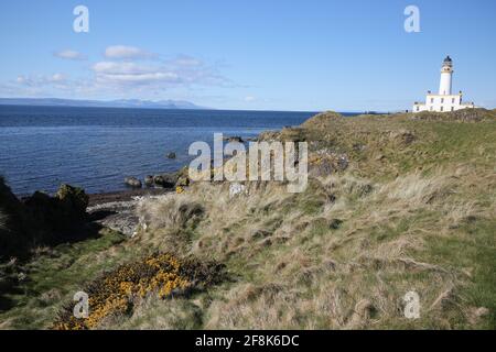 Schottland, Ayrshire Turnberry Lighthouse. 12 Apr 2021.der ikonische Leuchtturm auf dem Turnberry Golf Course mit beeindruckender Aussicht über den Firth of Clyde Stockfoto