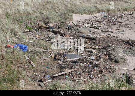 Schottland, Ayrshire. Neben dem exklusiven Meisterschaftsgolfplatz in Turnberry ist Müll an der Küste verstreut. Auch Teil des Ayrshire Coastal Path Stockfoto