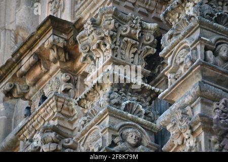 Stein geschnitzte Fassade Detail der barocken Stil Catedral Metropolitana de San Luis Rey in San Luis Potosí, Mexiko. Stockfoto