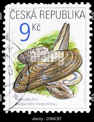 MOSKAU, RUSSLAND - 7. OKTOBER 2019: Die in Tschechien gedruckte Briefmarke zeigt Süßwasserperlen-Muschel (Margaritifera margaritifera), Nature Conserva Stockfoto