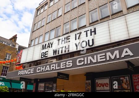 London, Großbritannien. April 2021. „May the 17th Be With You“ auf dem Festzelt im Prince Charles Cinema, West End. Die Kinos in Großbritannien werden am 17. Mai wiedereröffnet. Stockfoto