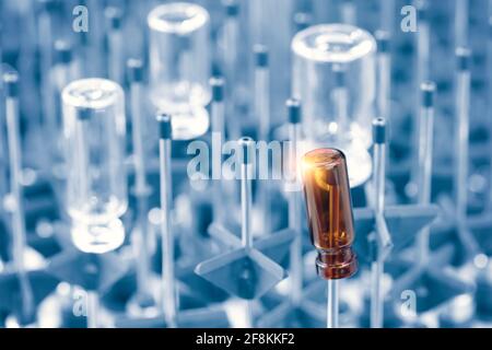 Das Glas der Glühbirne. Chemische Kolben. Chemischen Behältern. Glaswaren. Stockfoto