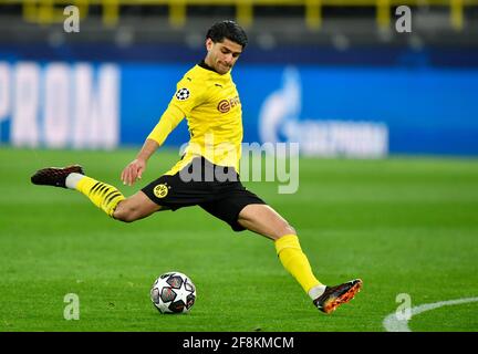 Dortmund, Deutschland. April 2021. Fußball: Champions League, K.O.-Runde, Viertelfinale, zweite Etappe, Borussia Dortmund - Manchester City im Signal Iduna Park. Dortmunds Mahmoud Dahoud in Aktion. Quelle: Martin Meissner/AP-Pool/dpa/Alamy Live News Stockfoto