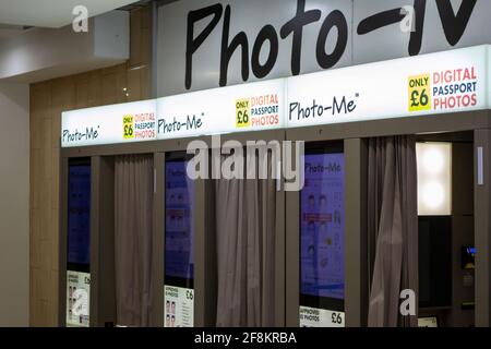 LEICESTER, ENGLAND- 3. April 2021: Foto-Me-Fotokabinen in einem Einkaufszentrum in Leicester Stockfoto
