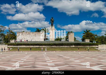 SANTA CLARA, KUBA - 13. FEB 2016: Touristen besuchen das Che Guevara Denkmal in Santa Clara, Kuba Stockfoto