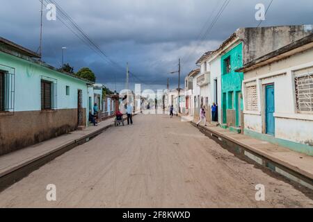 REMEDIOS, KUBA - 12. FEB 2016: Blick auf eine Straße in Remedios, Kuba Stockfoto