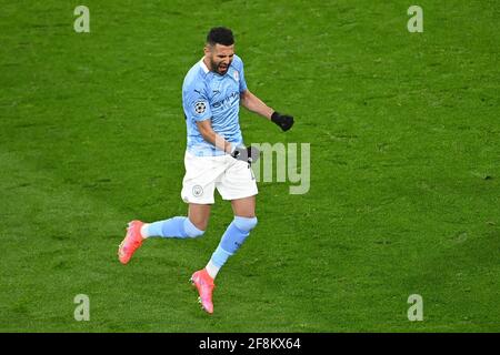 Riyad Mahrez von Manchester City feiert das Tor seiner Mannschaft zum ersten Tor des Spiels von der Strafstelle während des UEFA Champions League-, Viertelfinale-, zweiten Beinspiels im Signal Iduna Park in Dortmund. Bilddatum: Mittwoch, 14. April 2021. Siehe PA-Geschichte SOCCER man City. Das Foto sollte lauten: PA Wire via DPA. EINSCHRÄNKUNGEN: Nur redaktionelle Verwendung, keine kommerzielle Nutzung ohne vorherige Zustimmung des Rechteinhabers. Stockfoto