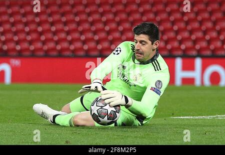 Real Madrid Torwart Thibaut Courtois in Aktion während des UEFA Champions League Spiels in Anfield, Liverpool. Bilddatum: Mittwoch, 14. April 2021. Siehe PA Geschichte FUSSBALL Liverpool. Bildnachweis sollte lauten: Peter Byrne/PA Wire. EINSCHRÄNKUNGEN: Nur redaktionelle Verwendung, keine kommerzielle Nutzung ohne vorherige Zustimmung des Rechteinhabers. Stockfoto