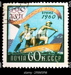 MOSKAU, RUSSLAND - 10. NOVEMBER 2019: Briefmarke gedruckt in der Sowjetunion zeigt Kanusport, Olympische Sommerspiele 1960, Rom Serie, um 1960 Stockfoto