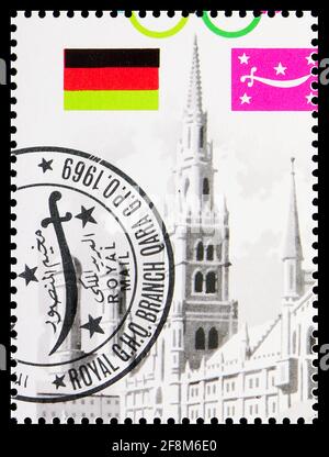 MOSKAU, RUSSLAND - 5. OKTOBER 2019: Briefmarke gedruckt im Jemen zeigt Gebäude, Olympische Spiele, München Serie, um 1969 Stockfoto