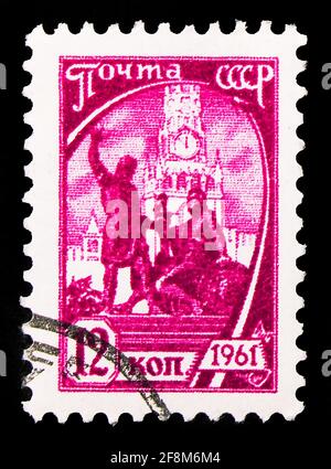 MOSKAU, RUSSLAND - 30. SEPTEMBER 2019: Die in der Sowjetunion (Russland) gedruckte Briefmarke zeigt das Denkmal für Minin und Poscharski, endgültige Ausgabe Nr.10 seri Stockfoto