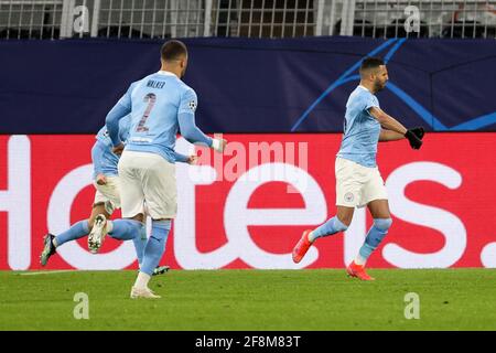 DORTMUND, DEUTSCHLAND - 14. APRIL: Riyad Mahrez aus Manchester City feiert sein Tor während des UEFA Champions League Viertelfinales 1: Wette auf die zweite Etappe Stockfoto