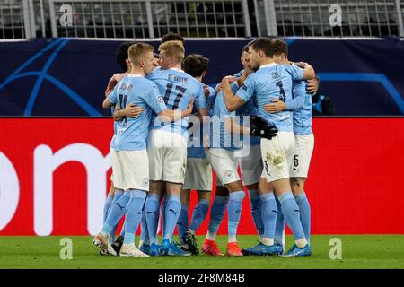 DORTMUND, DEUTSCHLAND - 14. APRIL: Riyad Mahrez aus Manchester City feiert sein Tor während des UEFA Champions League Viertelfinales 1: Wette auf die zweite Etappe Stockfoto