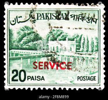 MOSKAU, RUSSLAND - 30. SEPTEMBER 2019: In Pakistan gedruckte Briefmarke zeigt Shalimar Gardens, Service-Aufdruck, offizielle Serie, um 1970 Stockfoto