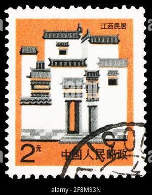 MOSKAU, RUSSLAND - 30. SEPTEMBER 2019: In China gedruckte Briefmarke zeigt Jiangxi, Folk Houses Serie, um 1991 Stockfoto