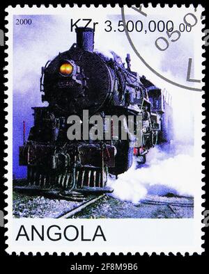 MOSKAU, RUSSLAND - 4. OKTOBER 2019: Briefmarke in Cinderellas zeigt Lokomotive, Angola Serie, um 2000 Stockfoto