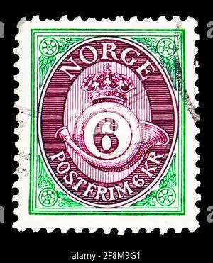 MOSKAU, RUSSLAND - 30. SEPTEMBER 2019: Die in Norwegen gedruckte Briefmarke zeigt Posthorn, Serie, um 1994 Stockfoto