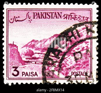 MOSKAU, RUSSLAND - 30. SEPTEMBER 2019: In Pakistan gedruckte Briefmarke zeigt Khyber-Pass, Country Views Serie, um 1961 Stockfoto