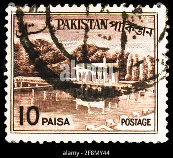 MOSKAU, RUSSLAND - 30. SEPTEMBER 2019: In Pakistan gedruckte Briefmarke zeigt Shalimar Gardens, Country Views Serie, um 1963 Stockfoto