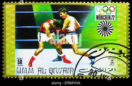 MOSKAU, RUSSLAND - 4. OKTOBER 2019: Briefmarke gedruckt in Umm Al Quwain Shows, Olympische Sommerspiele 1972, München Serie, um 1971 Stockfoto