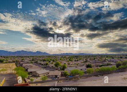 Panoramablick mit Avondale Stadt Arizona USA in Nachbarschaft Familie Über Vorstadtwohnungen in Wohngebieten Stockfoto