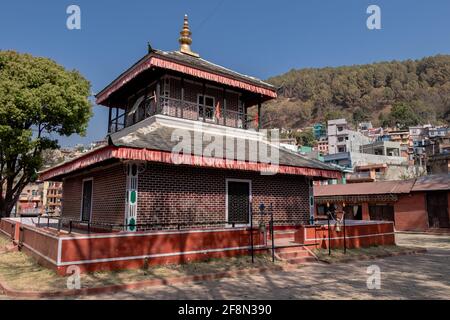 Der Rana Ujeshwori Bhagwati Tempel befindet sich innerhalb des Tansen Durbar Platzes in Palpa, Nepal und wurde von Ujir Singh Thapa als Opfergabe an die Göttin erbaut Stockfoto