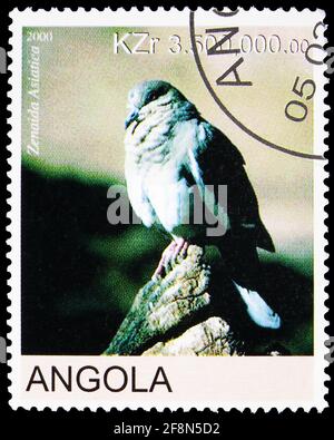MOSKAU, RUSSLAND - 4. OKTOBER 2019: Briefmarke in Cinderellas zeigt Zenaida Asiatica, Serie Angola, um 2000 Stockfoto