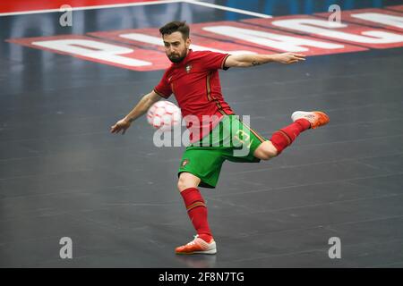 Seixal, Portugal. April 2021. Tiago Brito aus Portugal beim UEFA Futsal Euro 2022 Group 8 Qualifying Match zwischen Portugal und Norwegen im Pavilh‹o Municipal da Torre da Marinha in Aktion. (Endnote: Portugal 4:0 Norwegen) (Foto: Bruno de Carvalho/SOPA Images/Sipa USA) Quelle: SIPA USA/Alamy Live News Stockfoto