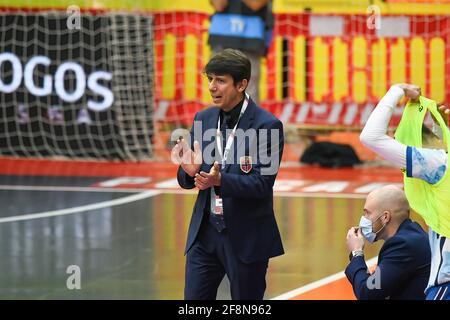 Seixal, Portugal. April 2021. Silvio Crisari, Norwegen Coach gesehen während des UEFA Futsal Euro 2022 Group 8 Qualifying match zwischen Portugal und Norwegen im Pavilh‹o Municipal da Torre da Marinha. (Endergebnis: Portugal 4:0 Norwegen) Credit: SOPA Images Limited/Alamy Live News Stockfoto