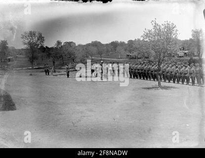 Erster Weltkrieg Josef Pomiankowski inspiziert eine Batterie der 5. Osmanischen Armee. Stockfoto