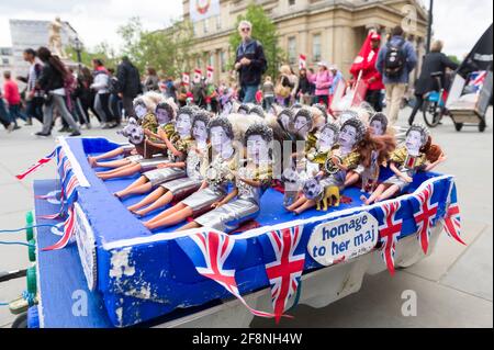 Queen Elizabeth II Puppen, die während ihrer königlichen Hoheit Queen Elizabeth ii auf dem Trafalgar Square gezeigt werden, Diamond Jubilee Feiern. Trafalgar Square, London, Großbritannien. 5 Juni 2012 Stockfoto