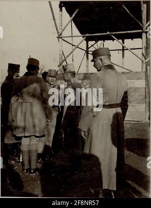 Erzherzog Karl besuchte am 16.1.1916 die Isonzofront bei Sempas (Schönpass) und Dornberk (Dornberg), um im Gespräch mit dem Kommandanten der XVI. Die Thronfolger zu schmücken Corps, Wenzel Freiherr von Wurm Stockfoto